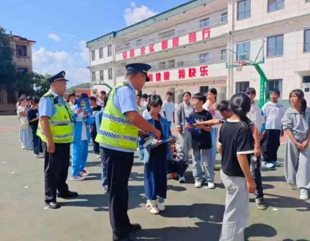 对全市村庄学生出行安全相关展开调度针对摸排中公共交通线路